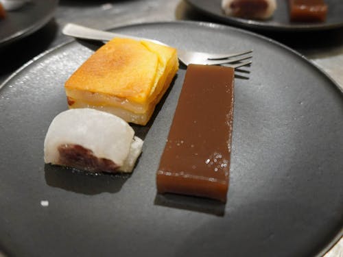 福井のおいしい試食品を準備して皆様をお待ちしています!