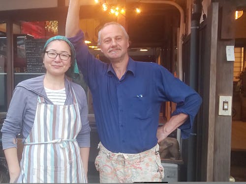 古民家を改装してイタリア食堂を営む妙さんとロベルトさん夫妻