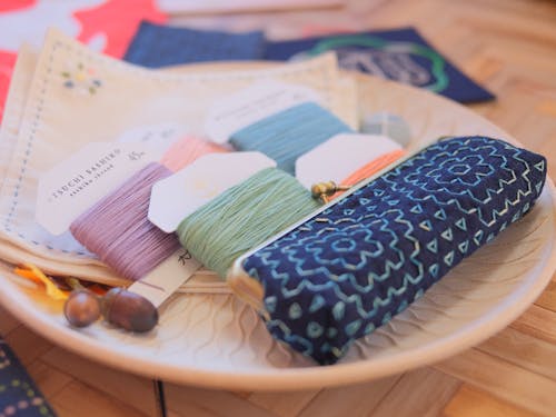 針と糸と布があればどこでもできる「刺し子」で、もう一度 生きる希望を見つけてほしい。大槌刺し子は そんな想いから始まりました。