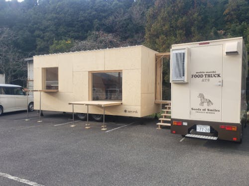 仕事等に関する情報を集め・分析し・発信する拠点(写真左側