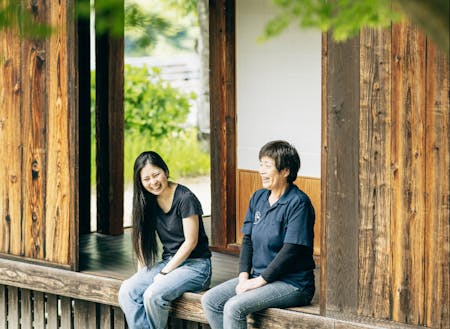 道の駅敷地内の「茅葺き屋根の家」
