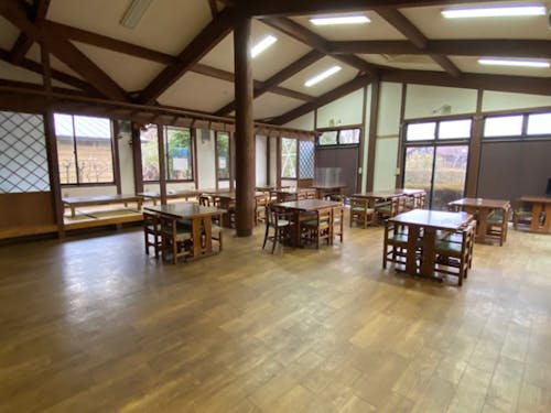 レストランスペース。奥には座敷あり。