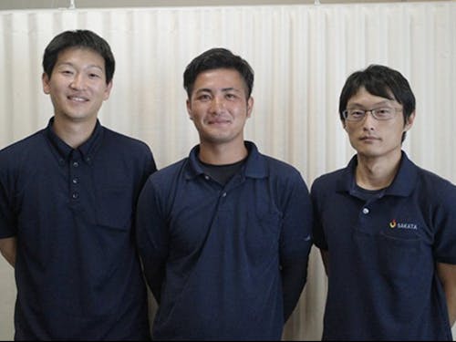 左から:営業部営業課 藤岡裕也さん/生産部 谷山友岳さん/製造部生産管理課 浜口星さん