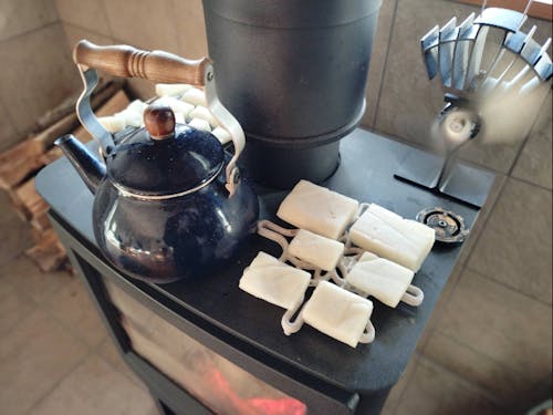 薪ストーブの上は楽しい料理場!