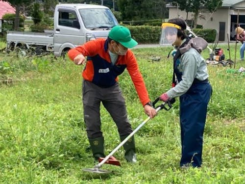 草刈りは必須スキル!森林組合職員さんが講師です。