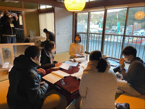 地域おこし協力隊OG山本梨絵さんのオリエンテーションの様子(@家島ハレテラス)