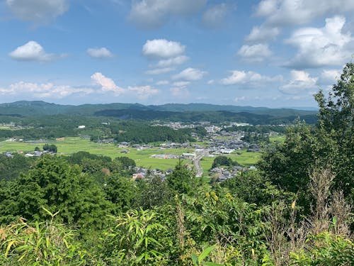 城山の山頂から見える自然豊かな風土