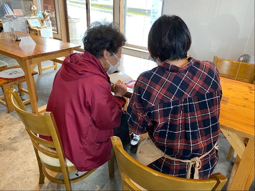 毎週3回開催している高齢の方向けのスマホ相談教室での1枚。