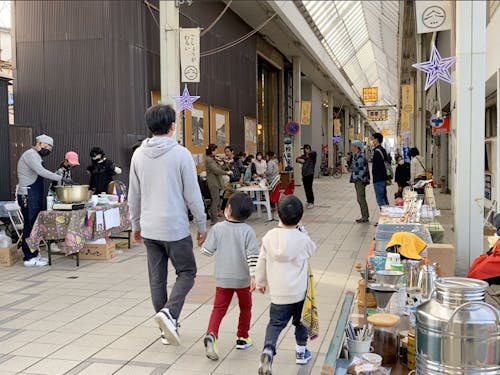 飲食・雑貨・パフォーマンスなど様々な方が出店しています
