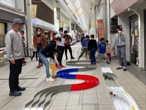 48K shopの前ではミニ四駆で「ブラタマチカップ」も開催!盛り上がります!!