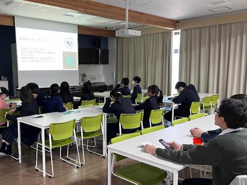 高校生たちの活動をサポートしています