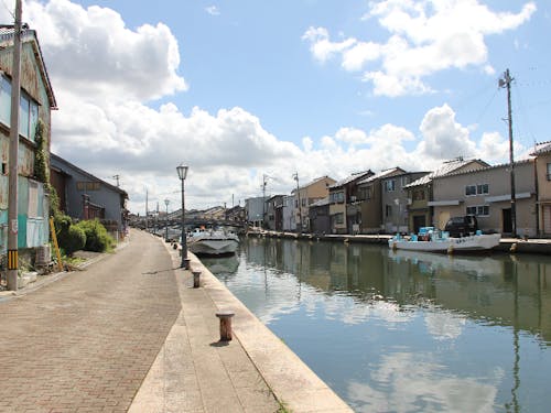 内川ぞいの街並み