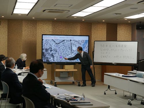 合田邸の保全・活用に向けた検討委員会の様子