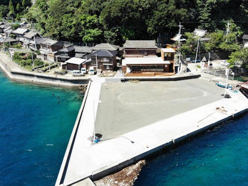 大島テラスとその周辺。きれいな海が目の前です。