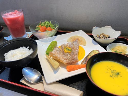 島野菜をふんだんに使ったお料理