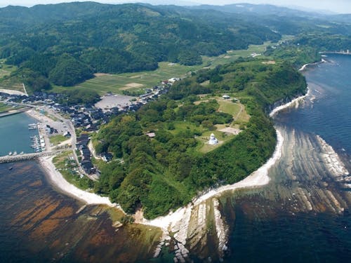 珠洲市は、能登半島の最先端に位置する本州で一番人口の少ない市です。