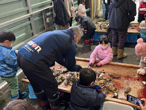 地元の子どもたちにも海とのふれあいイベントも実施！