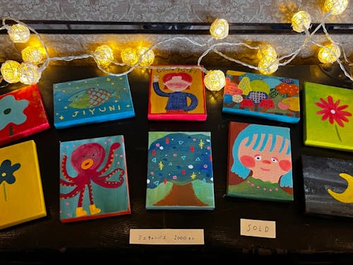 デザイナー個展にて 様々なアートを展示しています