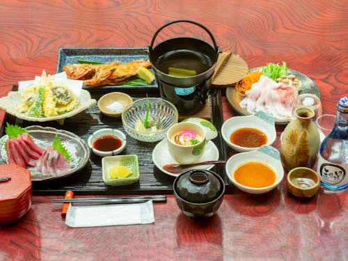 「ご飯の評判いいんですよ！」常連のお客様も多いため、季節に合わせてメニューをかえているそう。