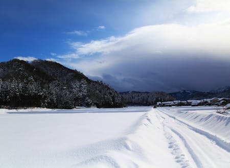 自然豊かな美しい雪景色（加賀市）