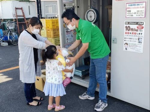 地域住民から使用済みぬいぐるみの受け取り