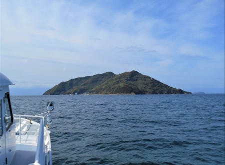 連絡船からの高井神島