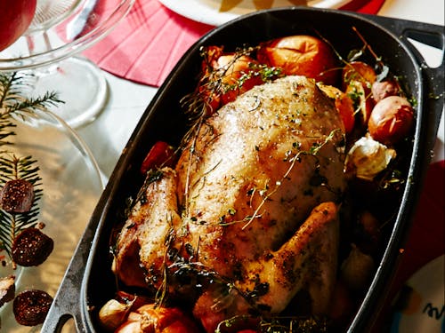 一匹の豚が丸っと調理できる鋳物鍋なども取り扱っています。