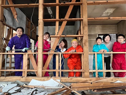 多様な方々が集まり、DIYを実施しています