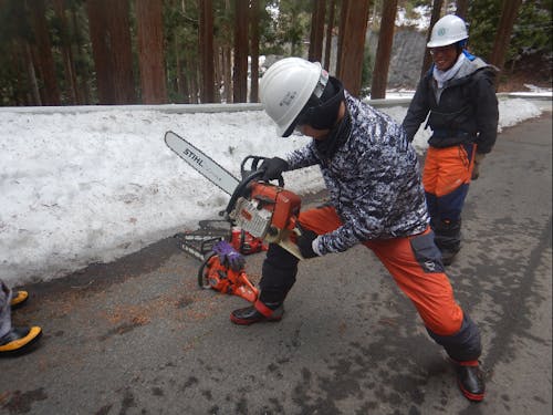 チェーンソー動作確認の様子