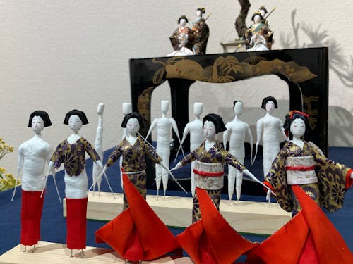 高さわずか12cmの小さな人形に命を吹き込む