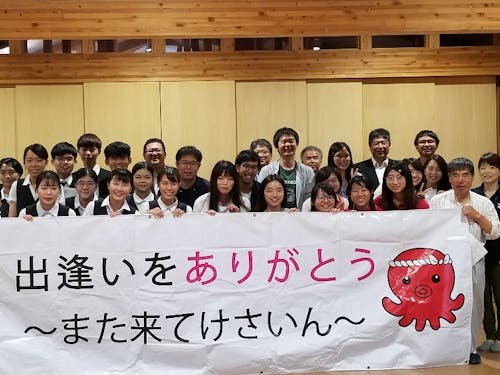 地域の方といっしょお客様を迎えています