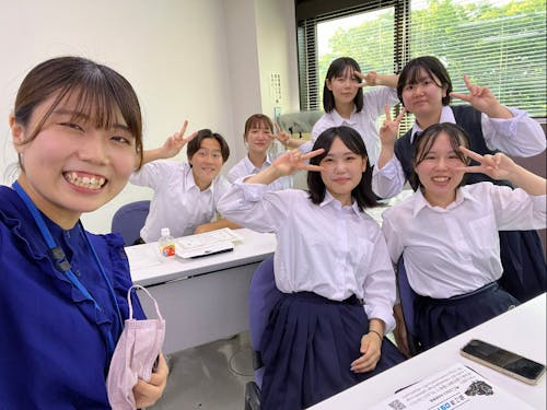 市のみなさんに提案発表を終えて笑顔いっぱい☆