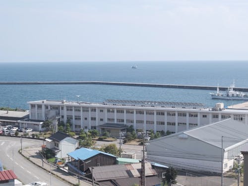 海が目と鼻の先にある能登高校