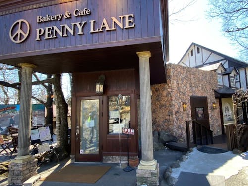 人気のパン屋「PENNY LANE」