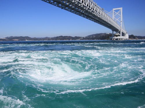 世界最大級の大きさを誇る鳴門の渦潮