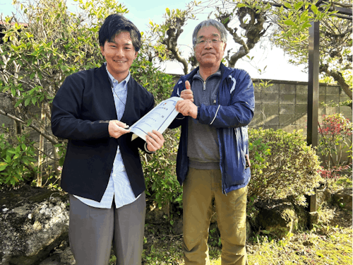 物件のオーナーさんと契約記念写真!