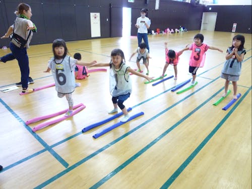 子供たちの体幹を鍛えています