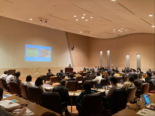 地域の方々に、活動の報告会を実施した際の様子。平日にもかかわらず約70名の方に参加頂きました。