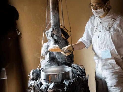 田植えが終わった後は竈門で炊きたての農家飯