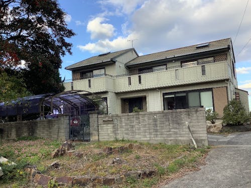 一軒家の外観。間取り図等は個別でお送りします。