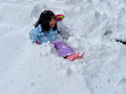冬には数回積雪があり、子供達は全力で雪遊びを楽しみます