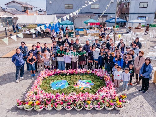 花とみどりで商店街を元気に!「みちくさ市」第1回の様子