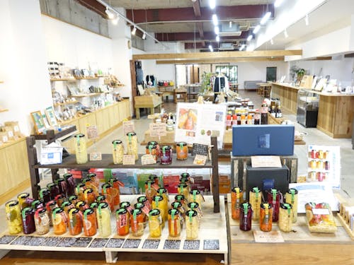 商店街の中にあるチャレンジショップ「KITADA SARUGGA」