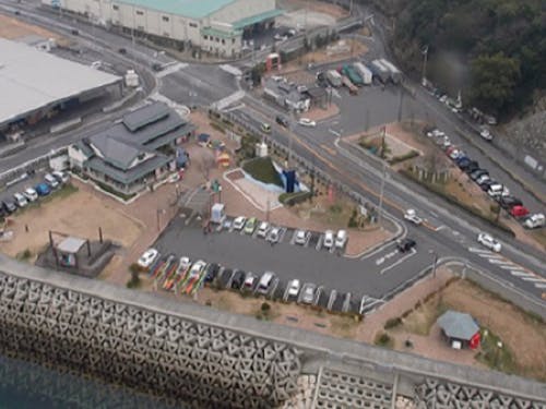 店舗周辺。道の駅や工場が集約した地域です。右上が当店舗。