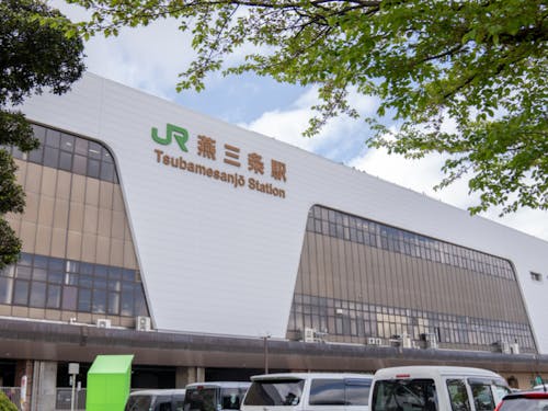 燕三条駅内にも、ものづくりの街らしさを随所で感じられます。