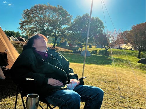 うららかな日差しの中でのうたた寝は、日々の疲れを癒します