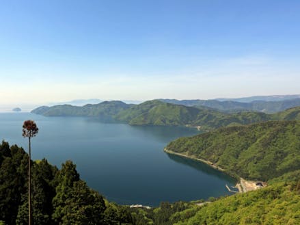 賤ケ岳山頂から臨む琵琶湖  　photo by KAWASE