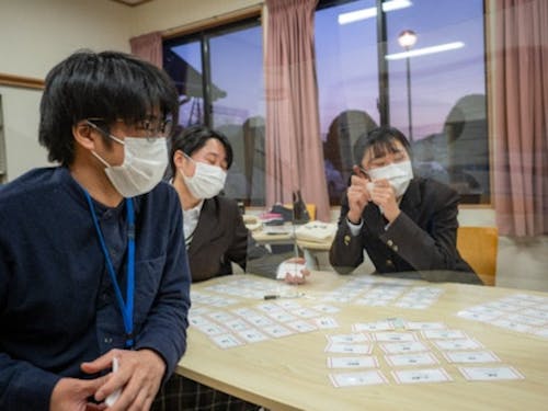 価値観カードで自分の好き・嫌いを言語化する様子