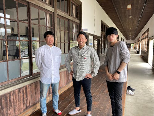 一緒に働く仲間たちです！（左から齊藤、島田、岡島）
