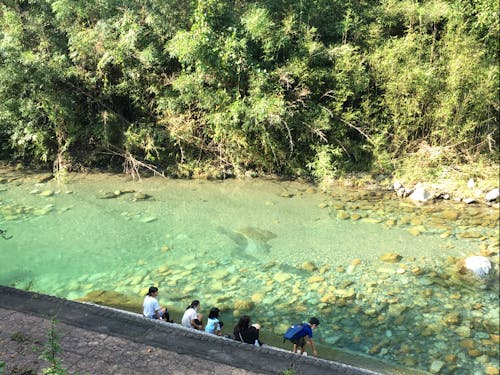 澄んだ清流が日常にある暮らし 夏は川遊び!